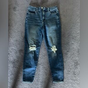 American Eagle “The Dream Jean” Distressed Skinny Jean – Size 4 Short